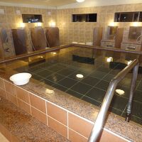 大浴場で湯ったり寛げます。