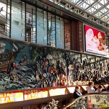 幅広ーい 出入り口の上にあり