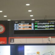 関空から最終の1本前の難波行きに乗車しました