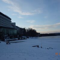 阿寒湖畔に面するホテル