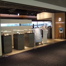 １６番ゲートの先にあります