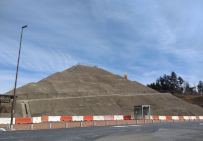 ピラミッド型の展望台
