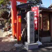 新薬師寺の近くにある歴史のある神社です。