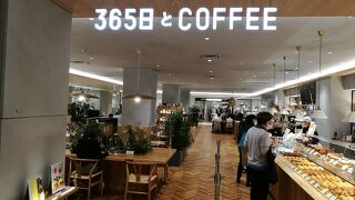 「365日」のパンと「二足歩行 coffee roasters」のコーヒーをカップリングとのことです。