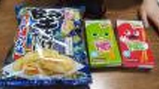 お菓子いろいろあります