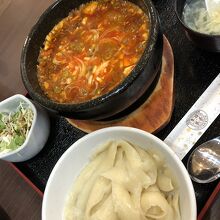 石焼麻婆豆腐セット…刀削麺とのセット