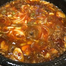 熱々の石焼麻婆豆腐