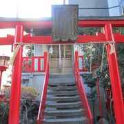 コンパクトな造りの神社です