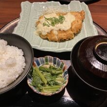 チキン南蛮定食です。