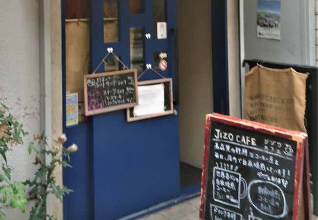 江戸川橋の地蔵通り商店街にあるカフェ