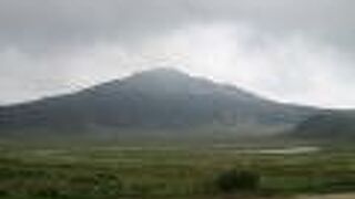 草千里にはなくてはならない山です。