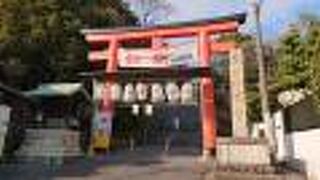 本山駅と覚王山駅の中間位に立地する神社
