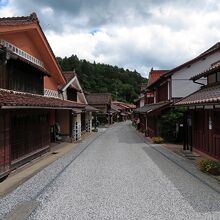 赤色が映える街並み。