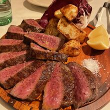 熾火で焼き上げるお肉は最高♪♪