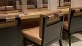 「日本のたたずまい」が表現されたデザイン