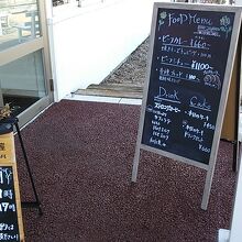 カレーやスイーツ、ドリンクなどメニュー豊富です