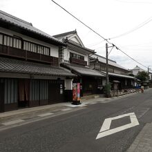 通り沿いの街並み。