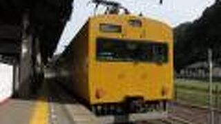 沿線の渓谷が美しい路線。