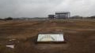 ものすごく広い敷地に様々な施設が点在しています。