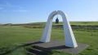 子供の成長と世界の平和を祈る鐘