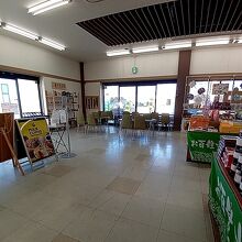 百姓カフェのイートインスペース