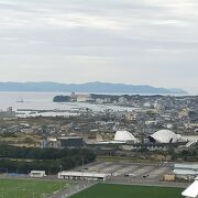 展望台からは知林ケ島、中腹かるは指宿市内