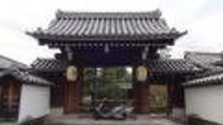 妙心寺の境内にあります。