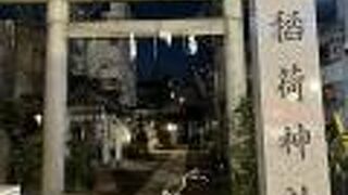 新大久保の繁華街にある神社です