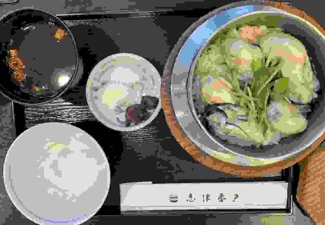 公園の隣の立地なのでたまに鹿が来てくれることも。