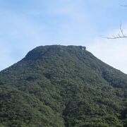 天草を代表する山容の美しい山です。