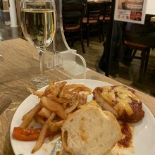 奥の席へ移動　ココは あったかい