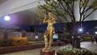 田端駅を出てすぐ。