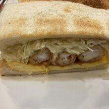 断面から見ると卵も入っていてボリュームあり、