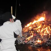 毎年1月14日にどんと祭（松焚祭）