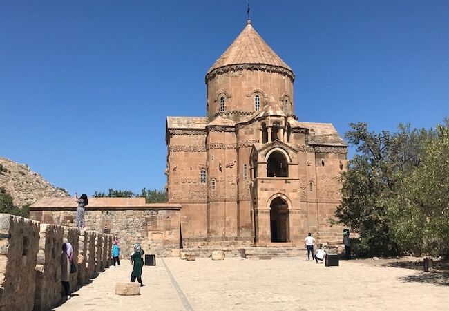 アクダマル島にあるアルメニア風のキリスト教の教会