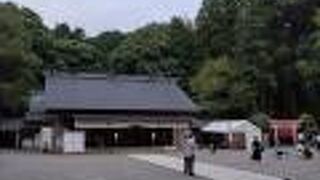 千波湖湖畔にある神社