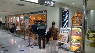 日本国内では唯一沖縄にあるアメリカのハンバーガーチェーン店