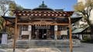 静かで厳かな雰囲気