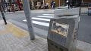 神楽坂通りと神楽坂仲通りが交わるあたりです