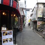 飲食店がひしめく神楽坂の裏通り