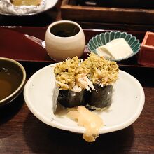 蟹味噌とかにの身がこぼれています。う～～ん、最高に幸せ！