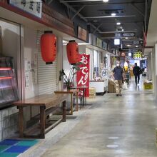 場内の通りも寂しそう？…