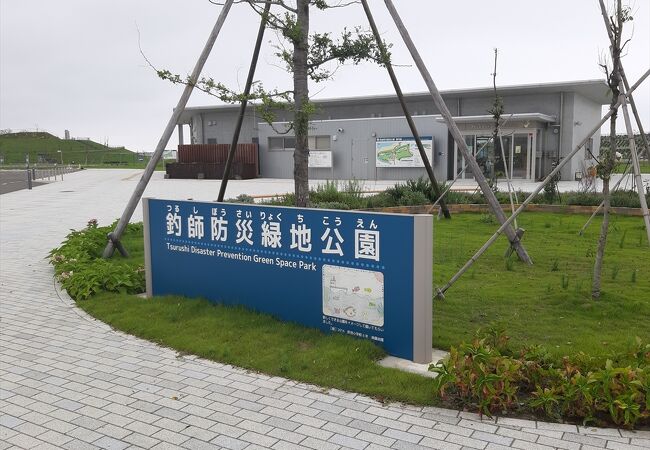 東日本大震災の津波後、町の跡地に造られた防災・伝承・娯楽施設を併せ持つ公園