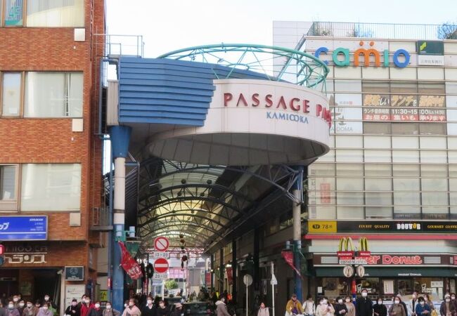 京急上大岡駅前のアーケード商店街