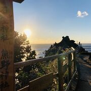 岬にたたずむ小さな神社