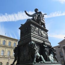 マクシミリアン1世ジョセフ王のブロンズ記念碑