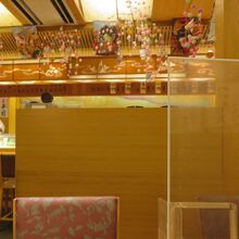 アメリカ西海岸にありそうなデザインの和食店でした