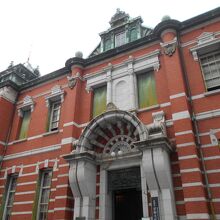 赤レンガづくりの歴史的建造物です。