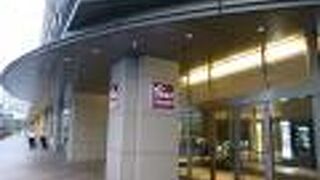 東京汐留ビルディングの低層部分