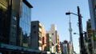 昭和レトロと現代とが入り交じって